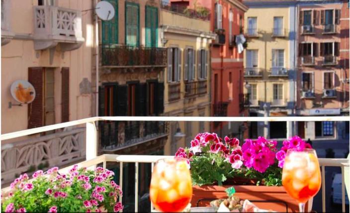 Centro Storico Via Sassari Accommodation Cagliari Exterior foto